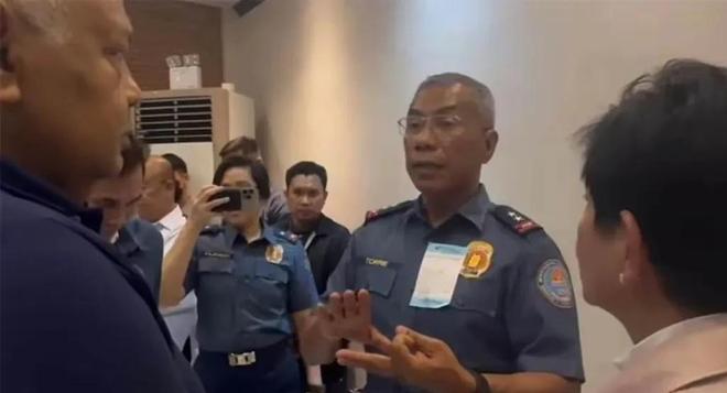 扭送海牙后被小马科斯破格提拔抓捕杜特尔特的祸首亲手把老杜(图2)
