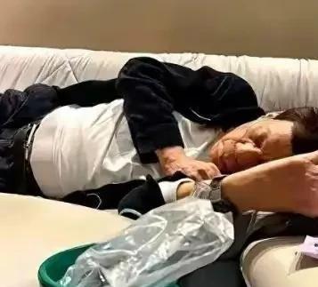 扭送海牙后被小马科斯破格提拔抓捕杜特尔特的祸首亲手把老杜(图4)